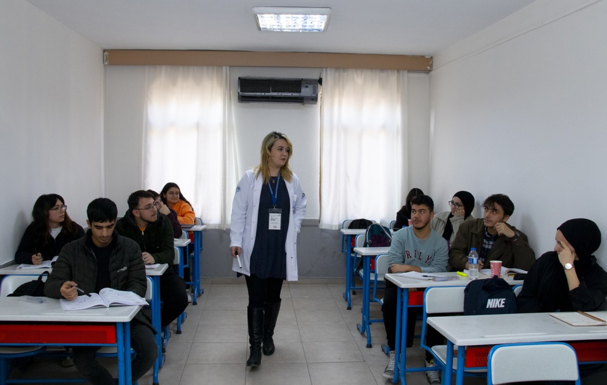 Kurs öğrencilerinin YKS ücreti Mersin Büyükşehir Belediyesinden karşılanıyor