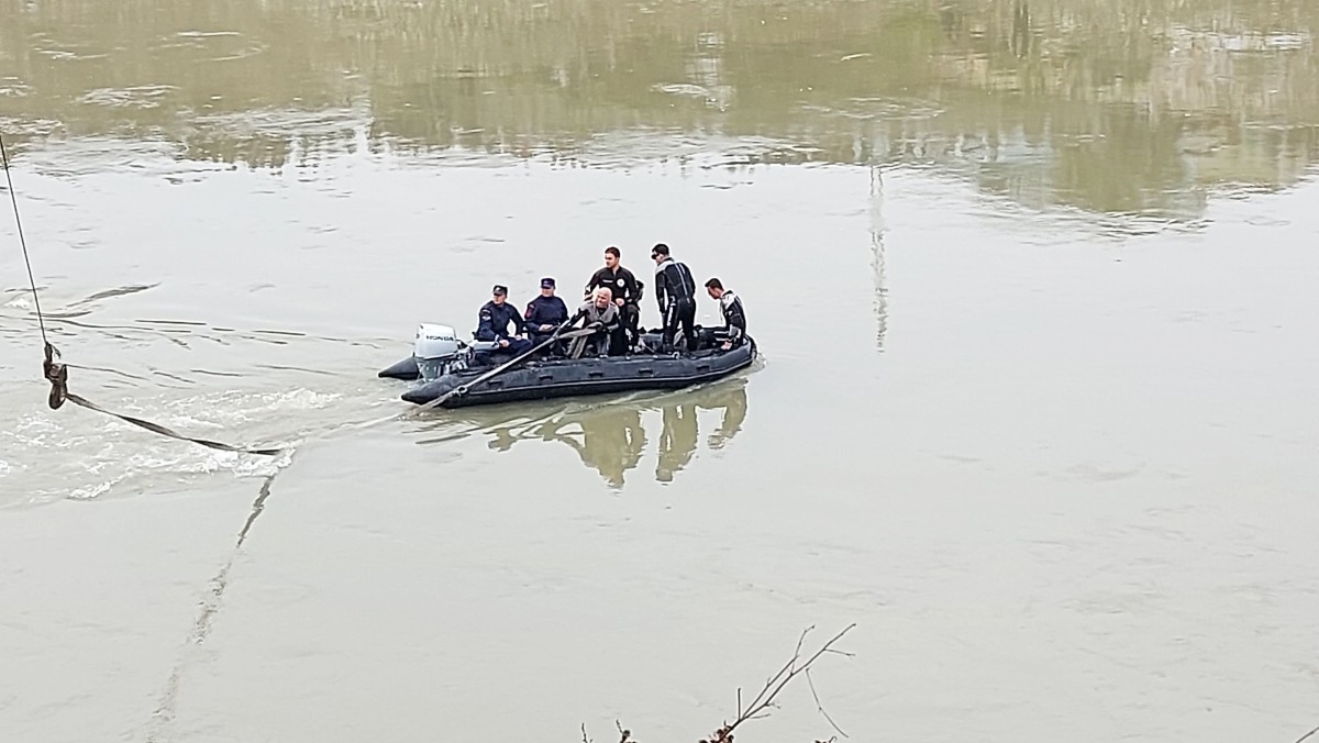 Otomobil Asi Nehri’ne uçtu