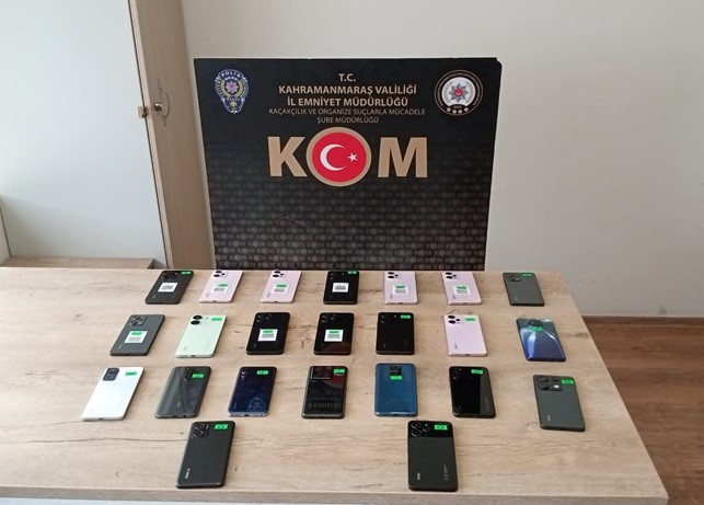 Gümrük kaçağı sigara ve telefon ele geçirildi