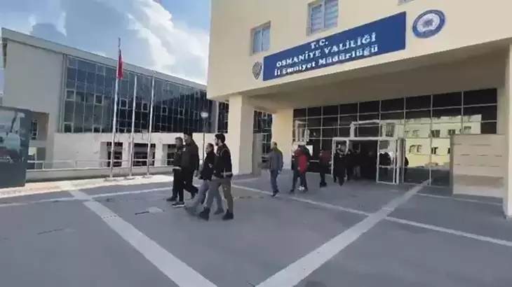 Sahte kimlikle başkalarının yerine sınavına girdiler