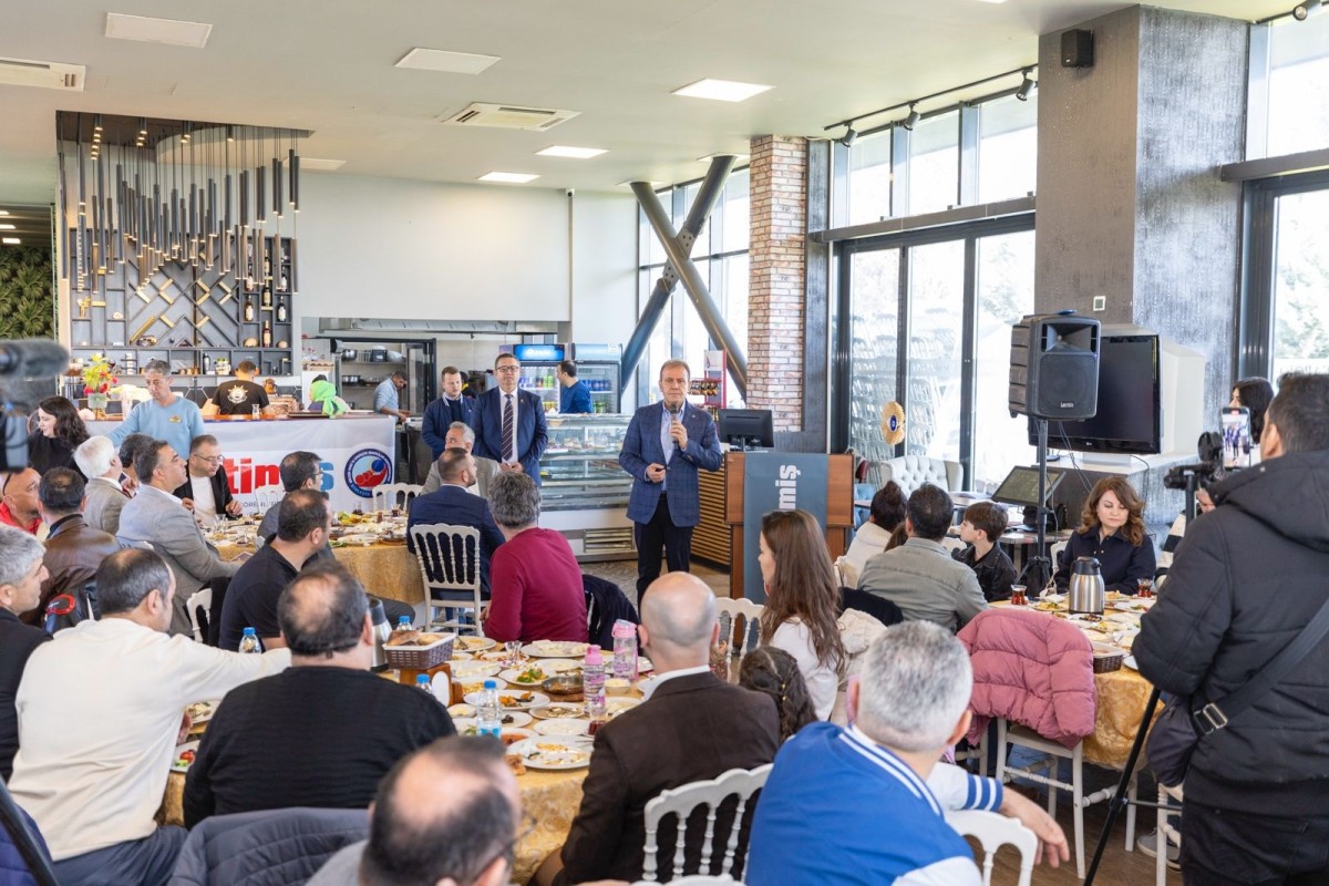 CHP’Lİ VAHAP SEÇER EĞİTİMCİ SENDİKALARIYLA BULUŞTU