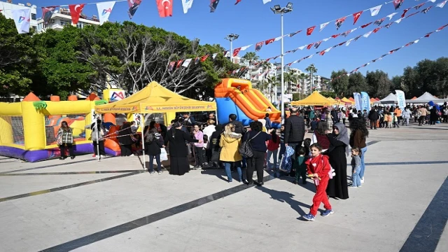 Mersin'de tatildeki öğrenciler için etkinlik alanı oluşturuldu