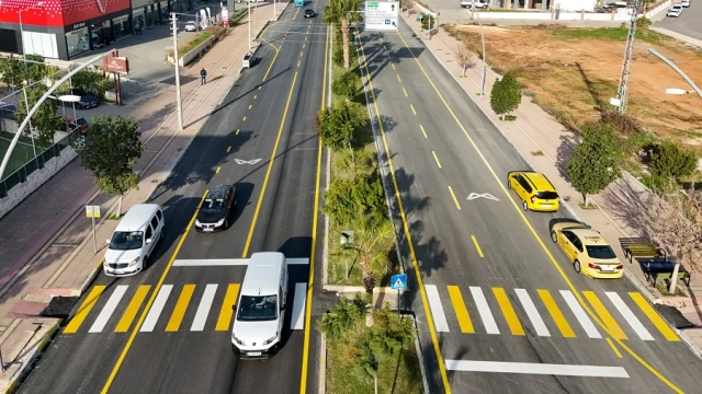 Mersin'de yol yenileme çalışmaları devam ediyor