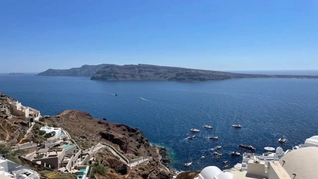 9 bin kişi Santorini Adası'nı terk etti