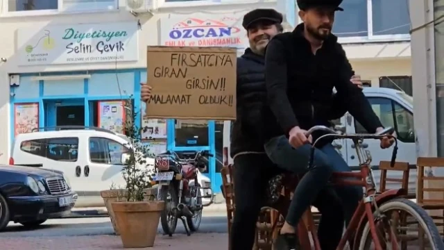 Fırsatçıları bisiklet üzerinde protesto ettiler