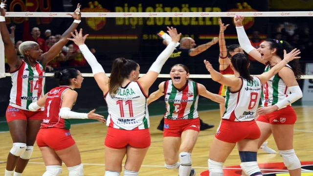 Göztepe ve Karşıyaka voleybolda evlerinde