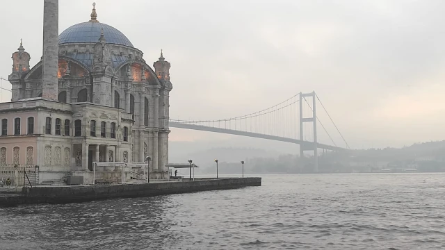 İstanbul - İstanbul Boğazı'nda gemi trafiği çift yönlü durduruldu