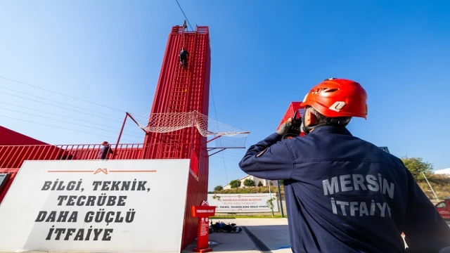 Mersin İtfaiyesi tatbikat yaptı