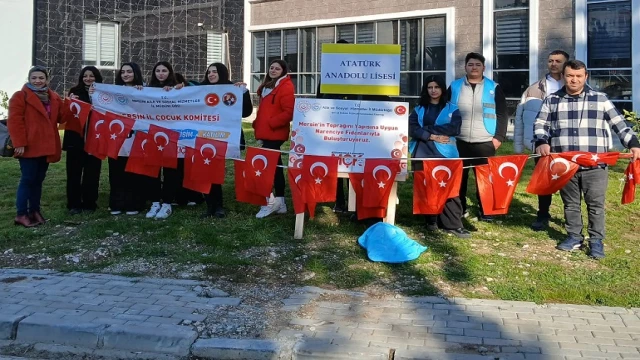 Mersin'de Çocuk Hakları Çocuk Komitesi Meyve Fidanları Dikti