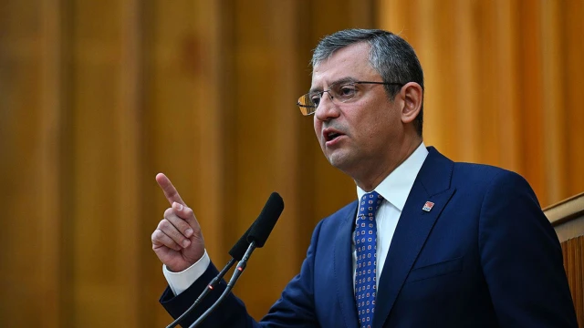 CHP Genel Başkanı Özgür Özel, İmamoğlu'nun evine geldi