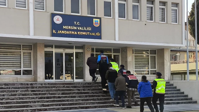 GÖÇMEN KAÇAKÇISI 5 KİŞİ YAKALANDI