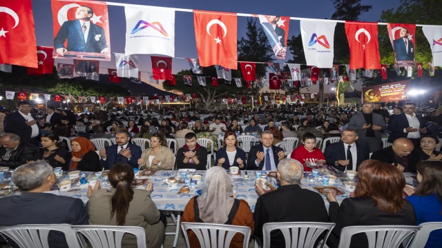 SEÇER, SİLİFKE’DE VATANDAŞLARLA İFTAR YAPTI